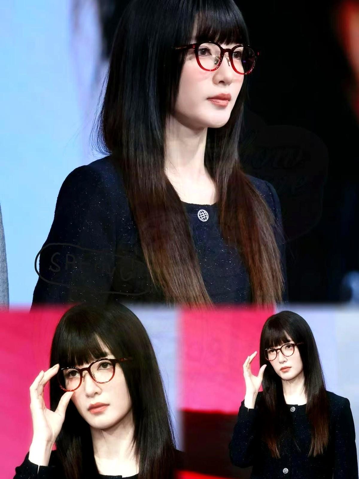 我有预感江疏影确定就是胡歌这辈子最大的意难平。
她最近换上齐刘海圆框眼镜，整个人