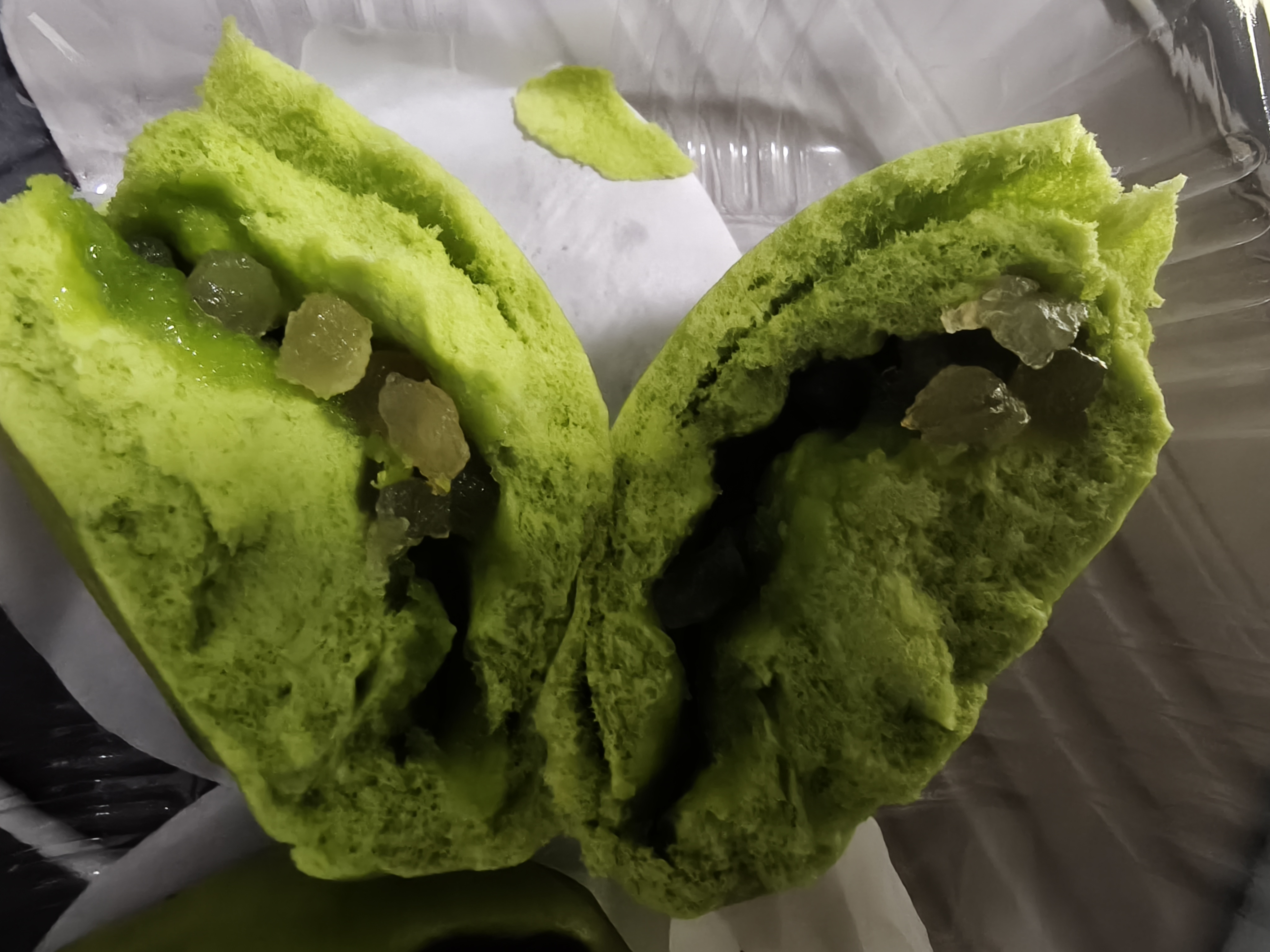 靠，我买的水晶包，图上长这样，实际上馅儿是肥肉，外面还是包子皮 