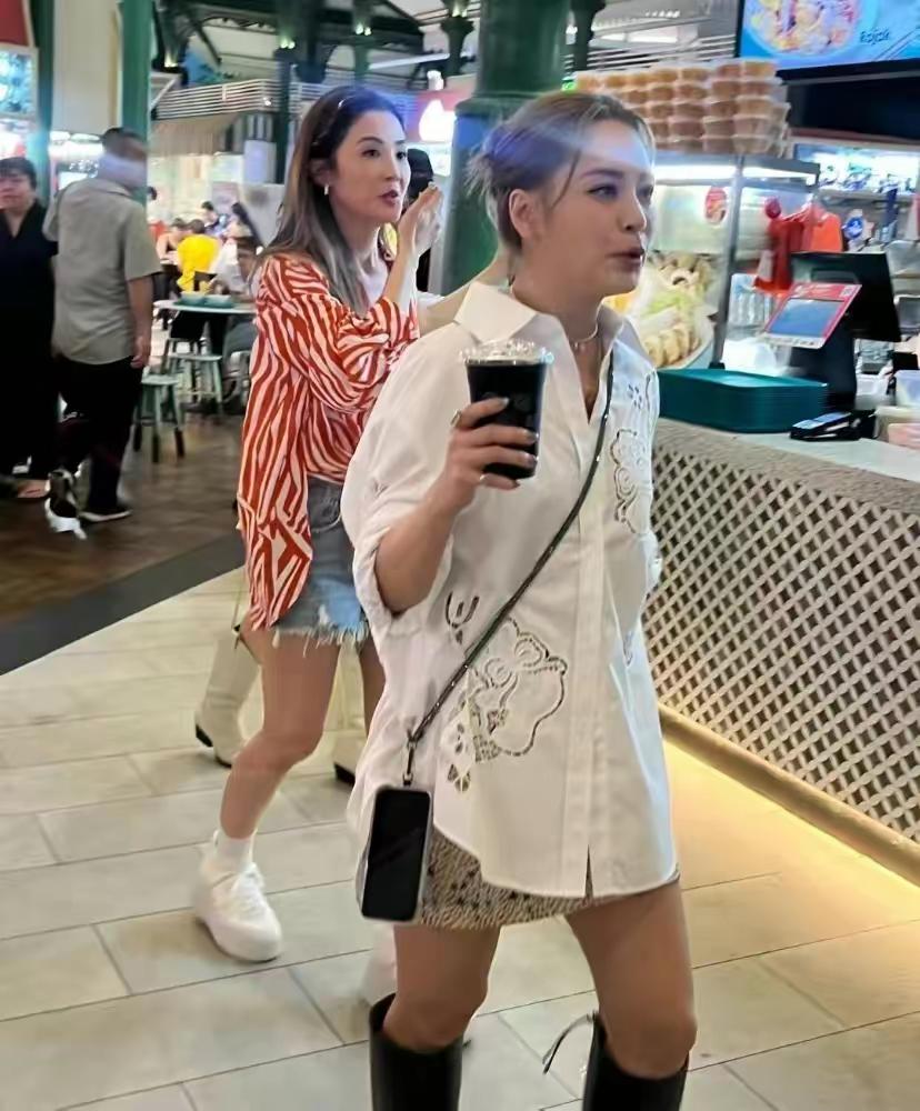 网友线下偶遇阿娇，说她可惜在了腿短，身材比例不够完美，穿衣风格不太淑女，有点像女