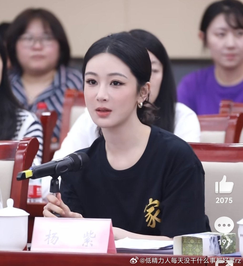 现在这脸这面中鼻子也太jiang了拿了视后以后感觉演戏再出热门作品也挺难的 .不