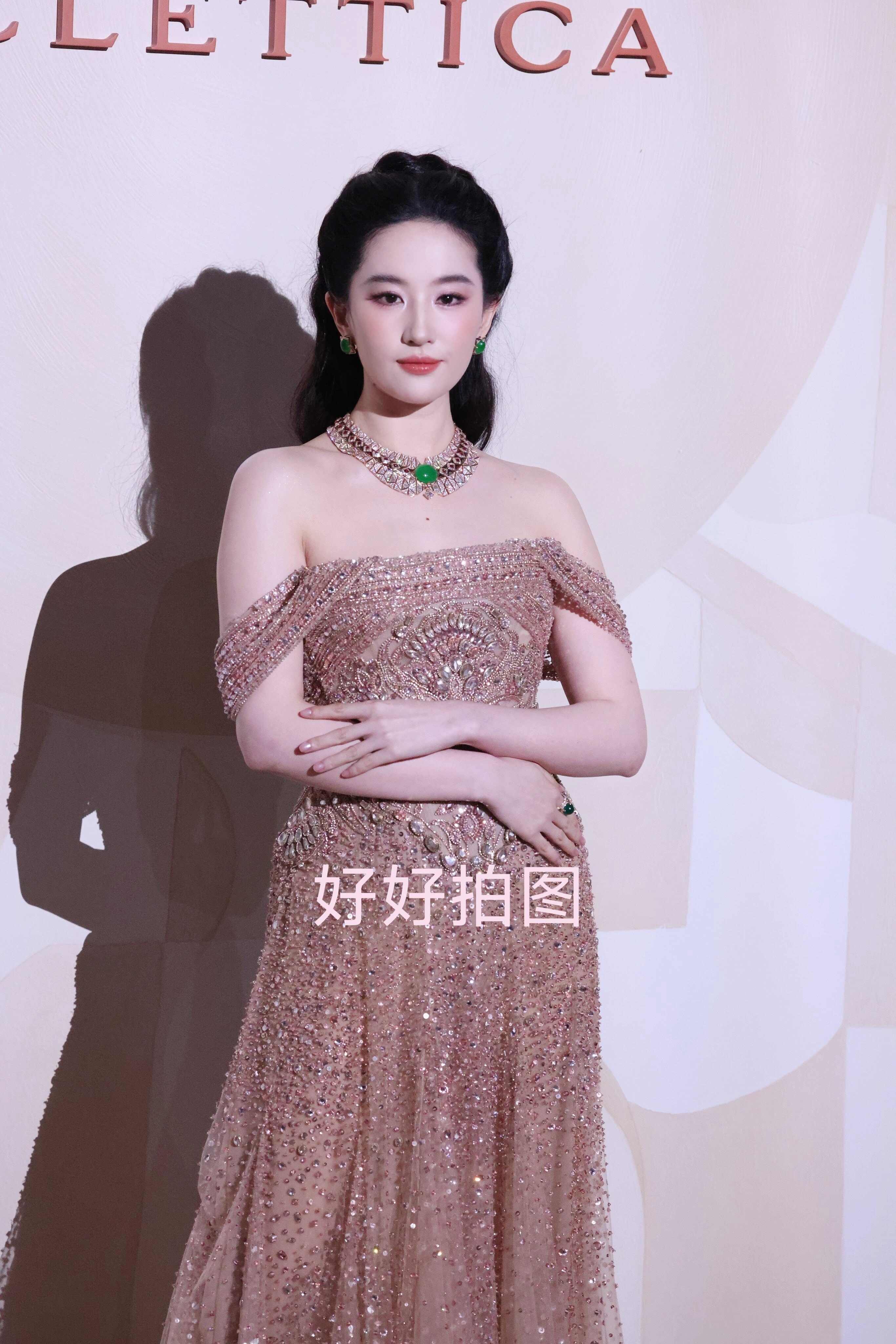 刘亦菲脸比珠宝还闪才留意到仙选的珠宝和裙子好搭啊[awsl] ​​​