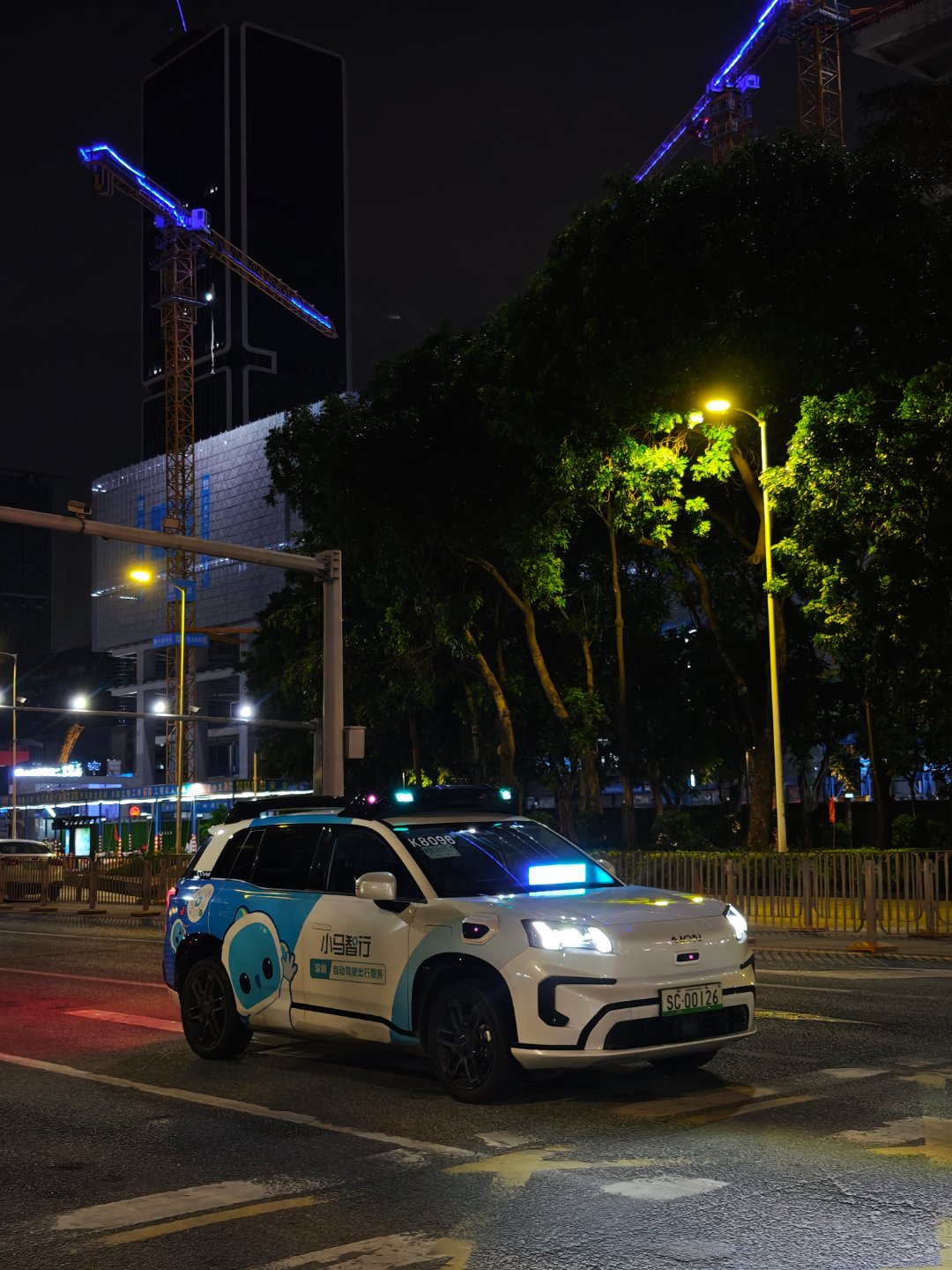 十一点之后也能在深圳街头看到robotaxi了，深圳辅助驾驶