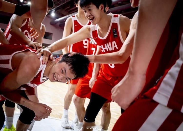 时隔12年，中国U18男篮再进U18男篮亚洲杯的决赛，太不容易了。澳大利亚U18