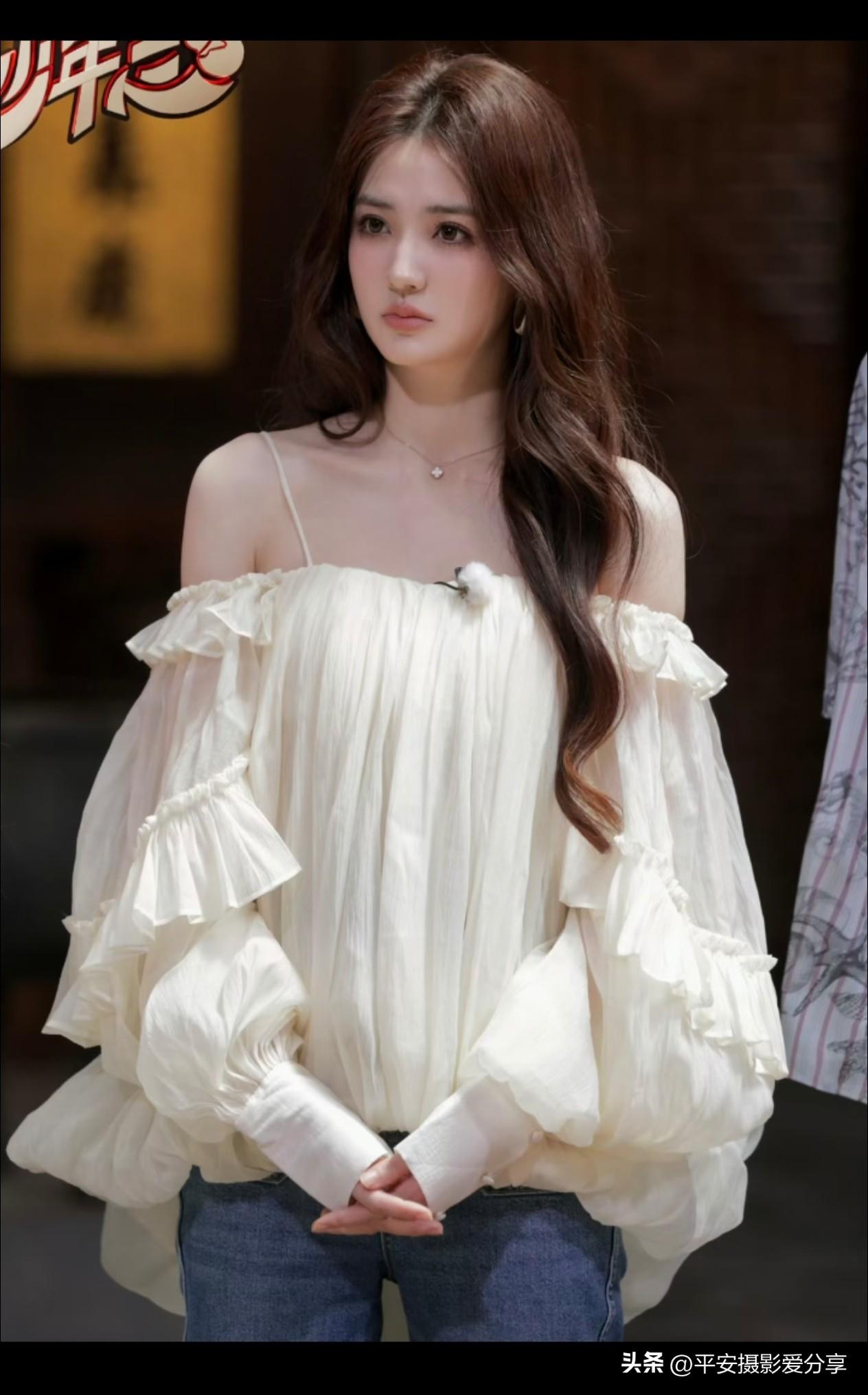 徐璐  穿搭技巧分享彼此相爱着的人，你愿意等多久 徐璐抹胸裙 徐璐海边写真 徐璐