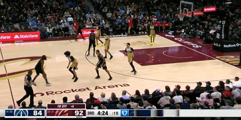 哈登的掌控——激活内外线哈登本场比赛，面对奇才，仅仅出手 4 次，却送出 11 