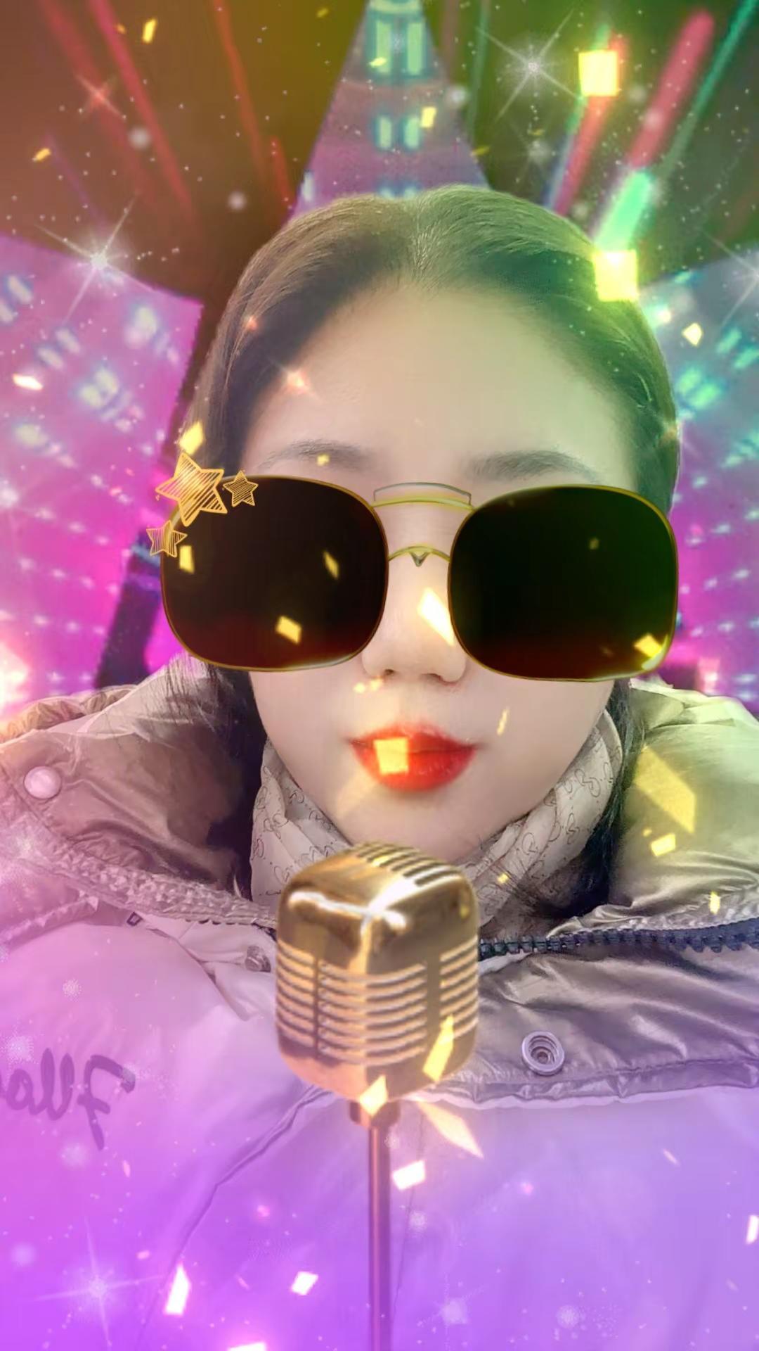 墨镜一戴谁也不爱 做个酷酷的小姐姐 酷酷的小姐姐 停不下来的节奏 眼镜一带谁都不