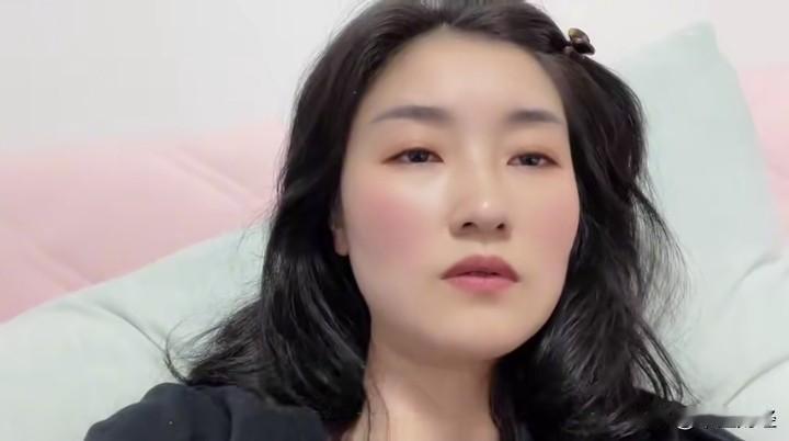 【A股今天】刚才，看到一个视频，也是惊讶了！这位姑娘表示，她投资的股票已经跌到对