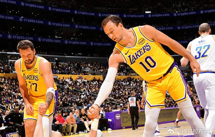 今日NBA常规赛，湖人主场战胜步行者。本场比赛，肯纳德9中6、三分5中3得到15