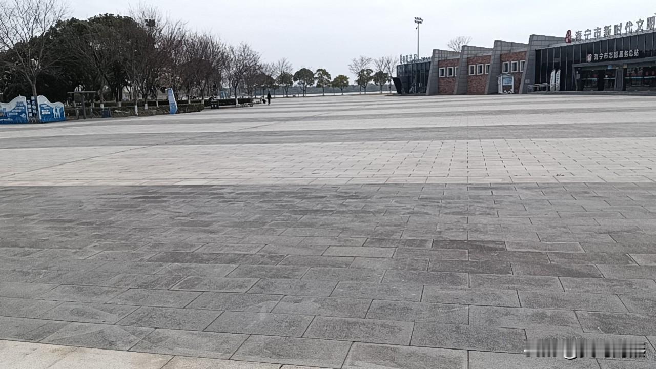 难道是我小肚鸡肠吗？

我本来找到一份兼职的工作，就要去上班了。我的一个小姐妹说