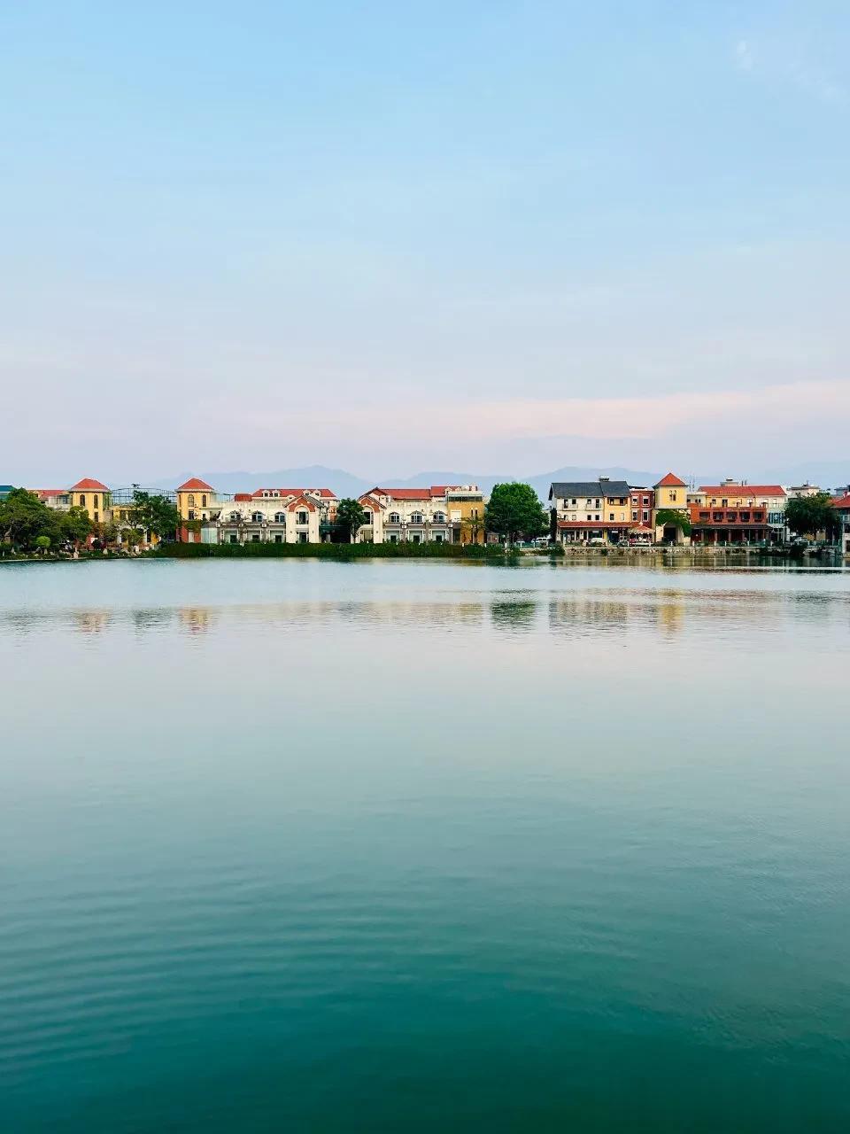 云南的城市，或大或小选址非常符合《管子·乘马》里面提到的原则：“凡立国都，非于大