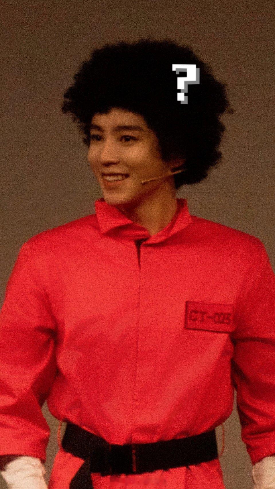 王俊凯cos王菲 我笑的不行了， 看到王俊凯工作室发图的我愣了一下，这是王俊凯还