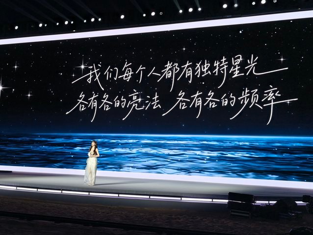 原来科技可以这么浪漫被vivo发布会最后那段海边钢琴狠狠治愈了。海浪声、琴声、无