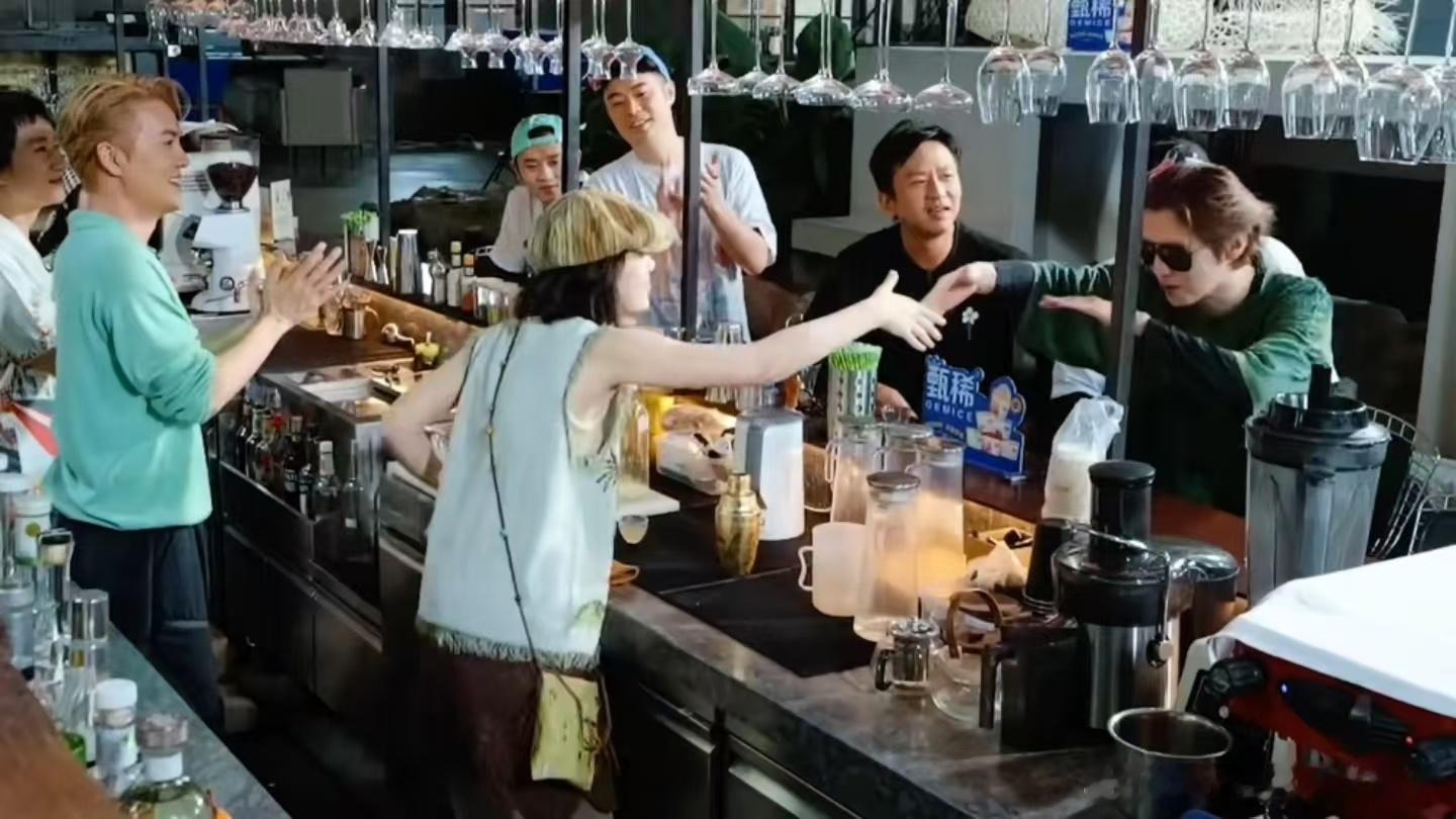 鹿晗主动cue希林娜依高鹿晗曾是希林娜依高导师哈哈哈哈哈鹿晗五哈哭了希林娜依高做
