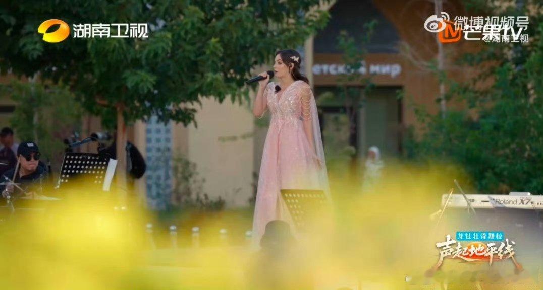 芒果音综19岁女歌手神仙颜值声起地平线 声起地平线含金量持续攀升，朱莉娅功不可没