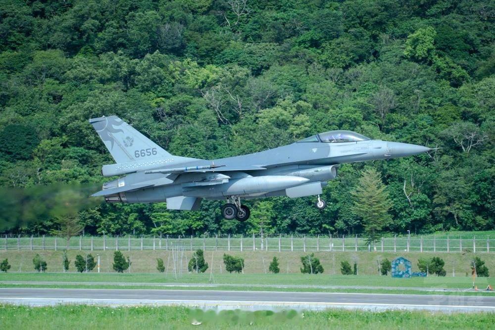 兵器影像烽火问鼎计划 台伪空军4月11日举行"天龙"演习，旨在应对大陆的海空封锁