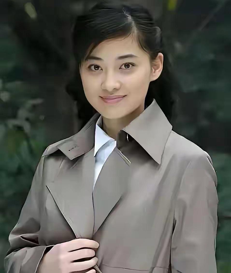 【十年后再看梅婷主演的电视剧《岁月》】
梅婷是广大网友熟悉的影视剧女演员，近日偶