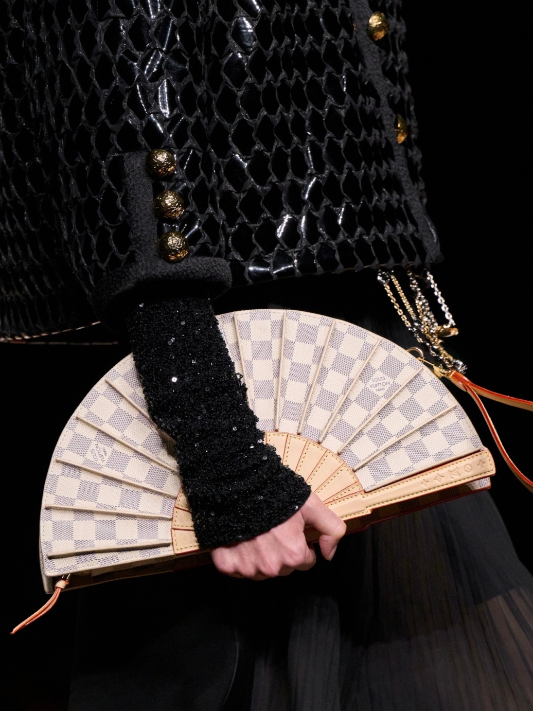 秀场分享：Louis Vuitton 2025春夏女装大秀路易威登秀场包包合集#