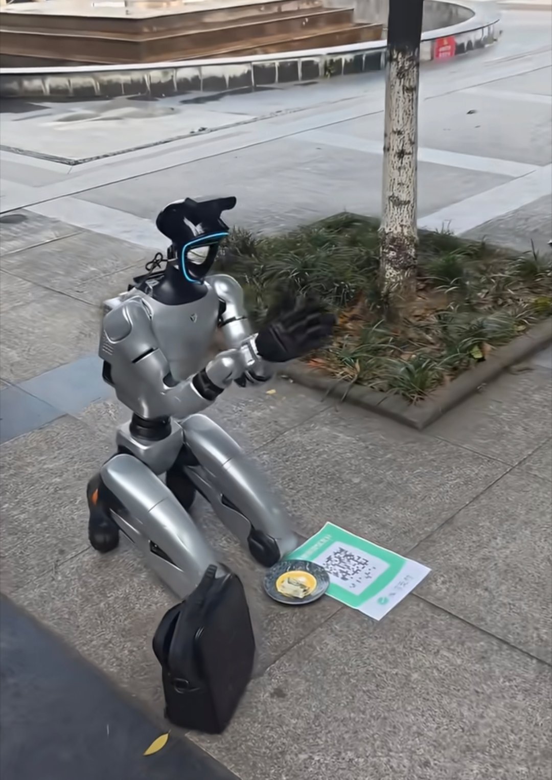 这是哪个大聪明想起来的让机器人去乞讨？我想问:收益高吗？大概多久能回本？ 