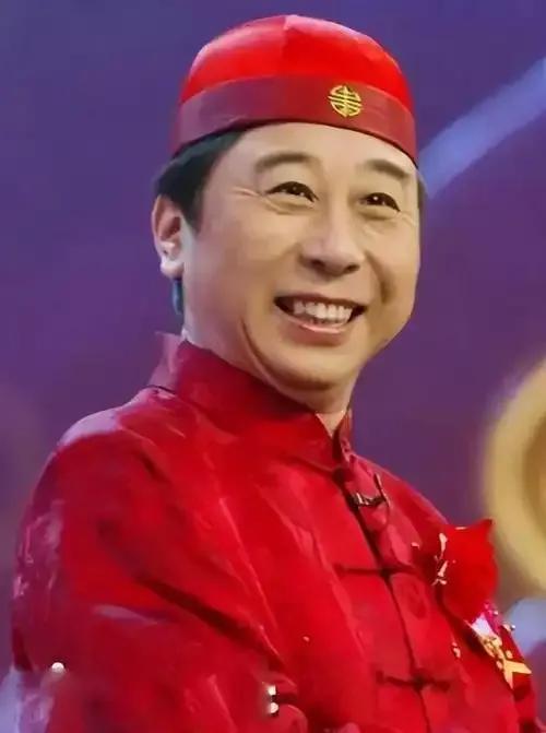 那些从春晚舞台离去的笑星总是令人怀念。例如郭达，他连续20年登上春晚，终因压力巨