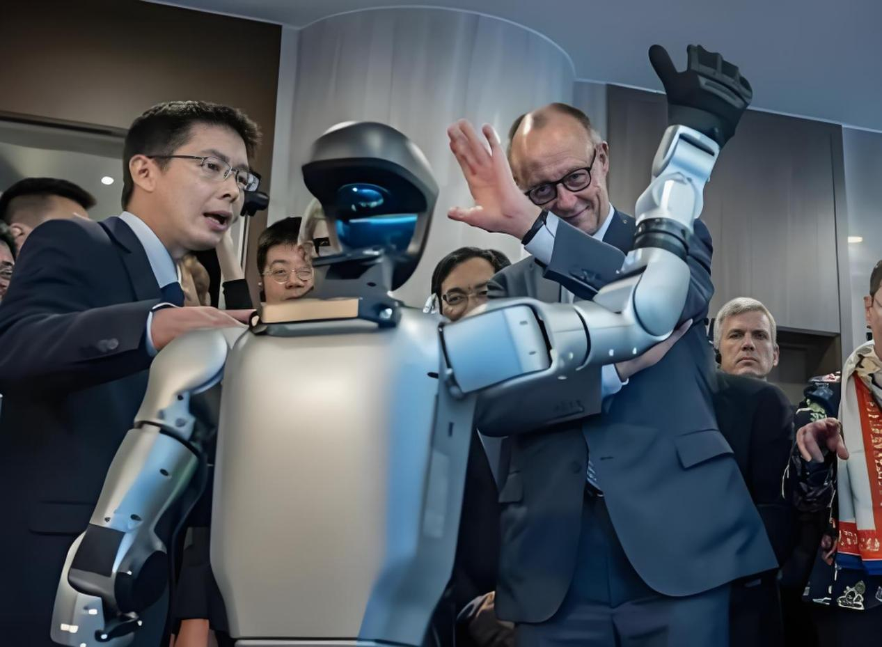 人民日报评外国政要打卡小米今天，人民日报新媒体推出深度报道「外国政要为何纷纷“打