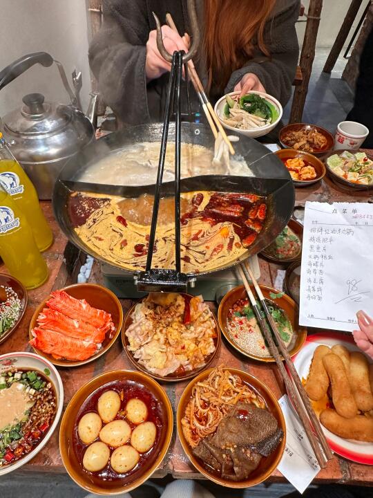 福州巷子里！！人均50吊炉火锅！好吃！！