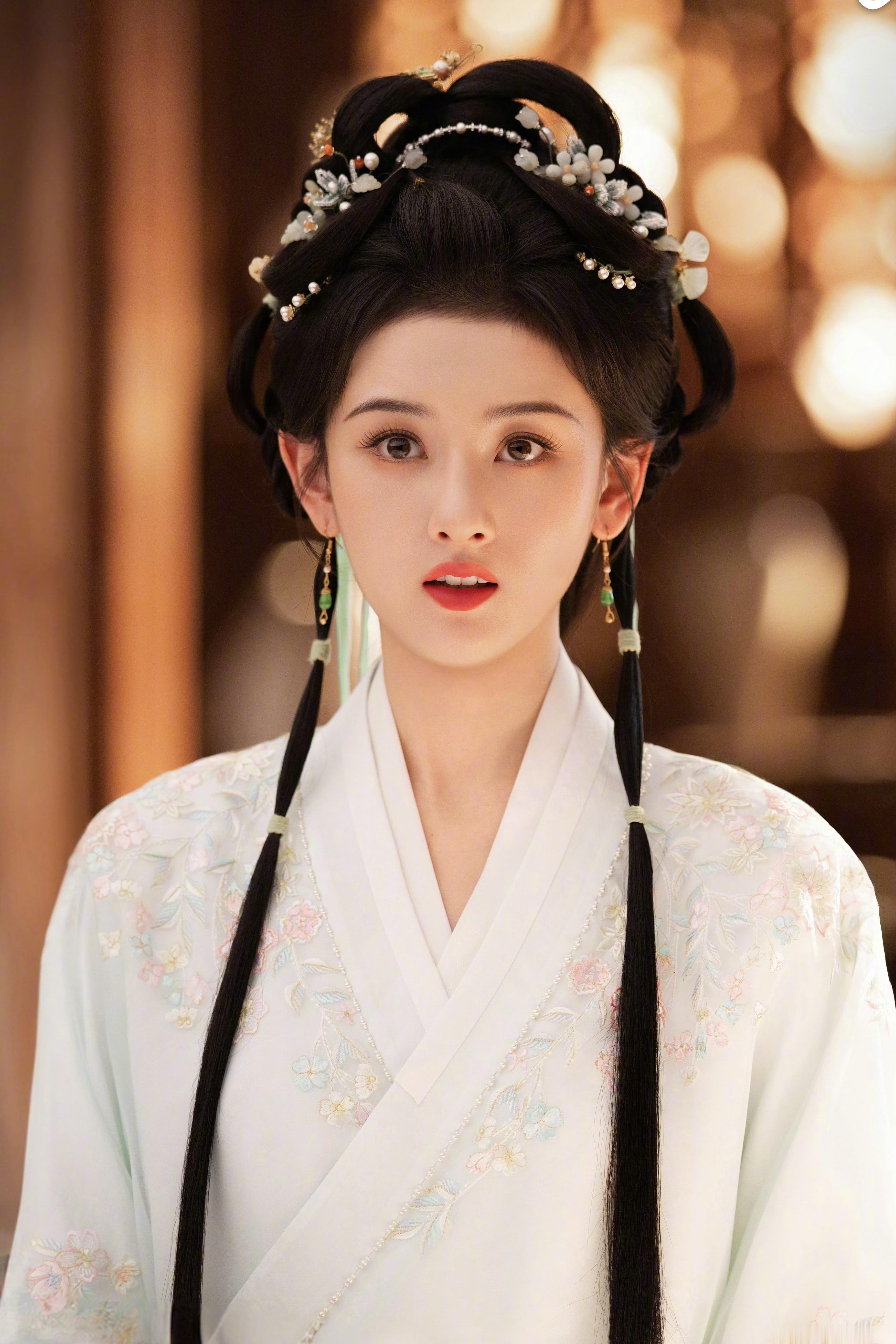 宋祖儿《表妹万福》杀青➕无缝进组《入局》这连轴转的节奏，是要夺回失去的那一年呐