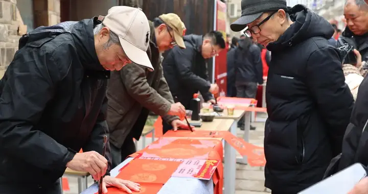 兰溪镇举办“瑞马迎新春 墨香润兰溪” 新春游街会活动