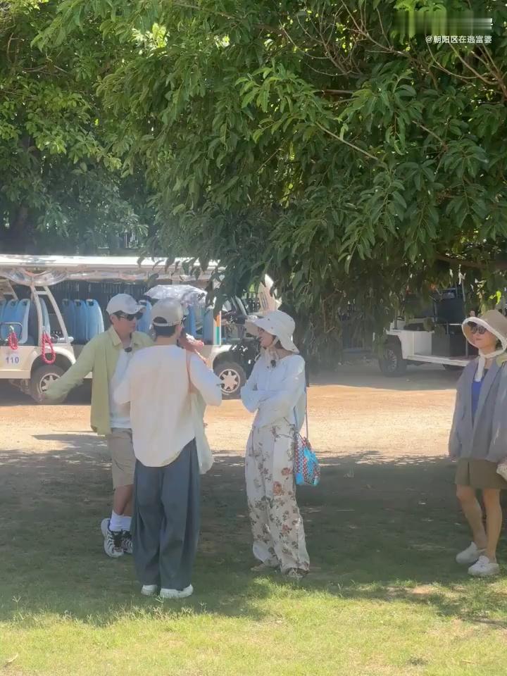 维嘉沈凌全开麦唱跳 谁能拒绝这样的舞台现场！全开麦实力在线，动作轻快活泼，满满的