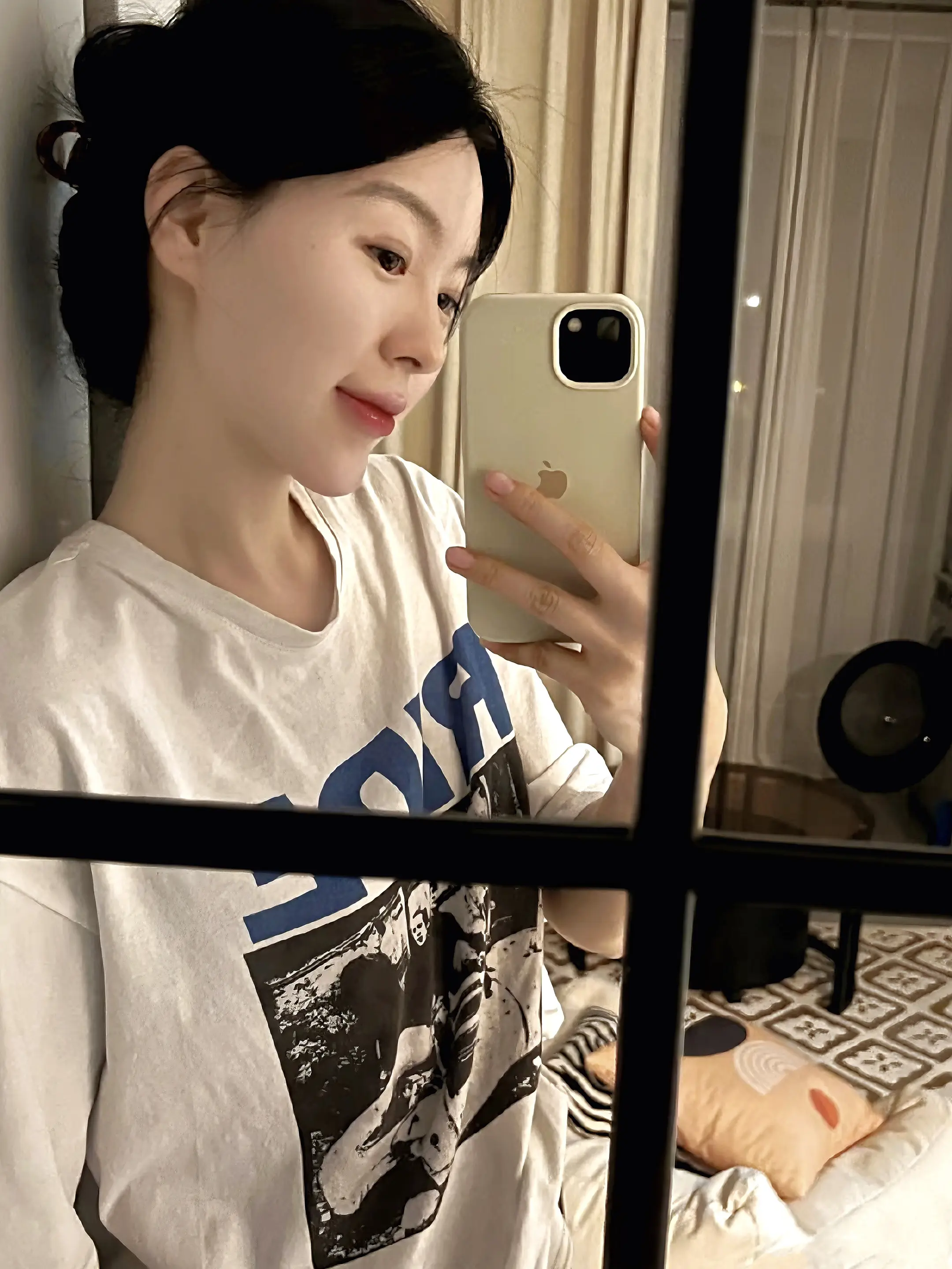 或早或晚 人总要为自己的天真买单 不伤及血肉 是长不出脑子的.