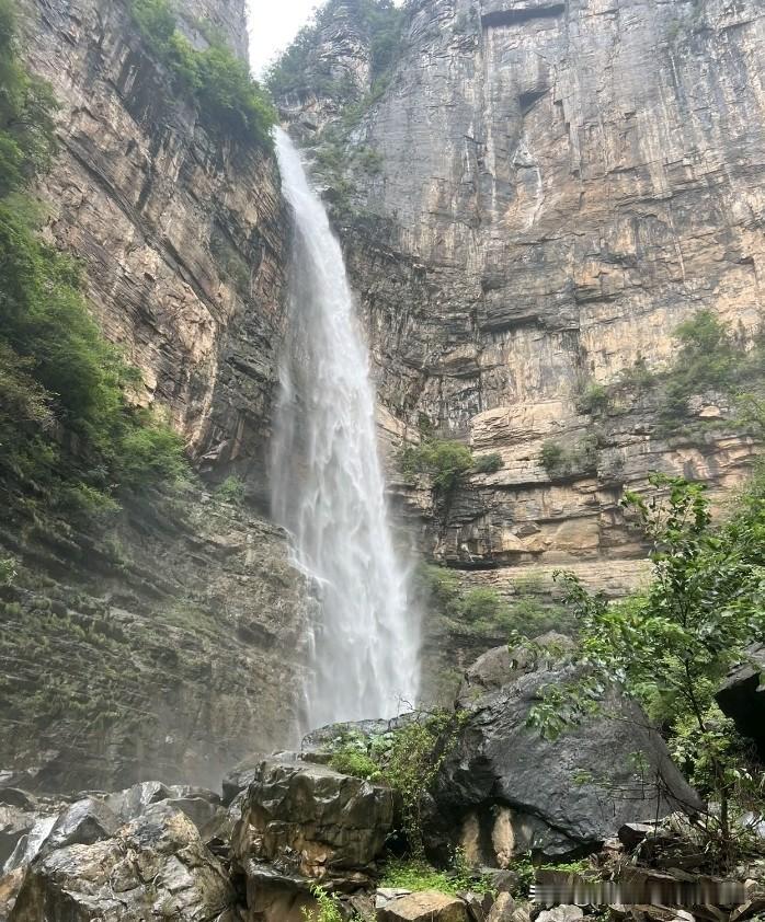 东山月直播间说：从来不一个人进山。
南太行失踪的中年大叔已找到，直播间中一些参与