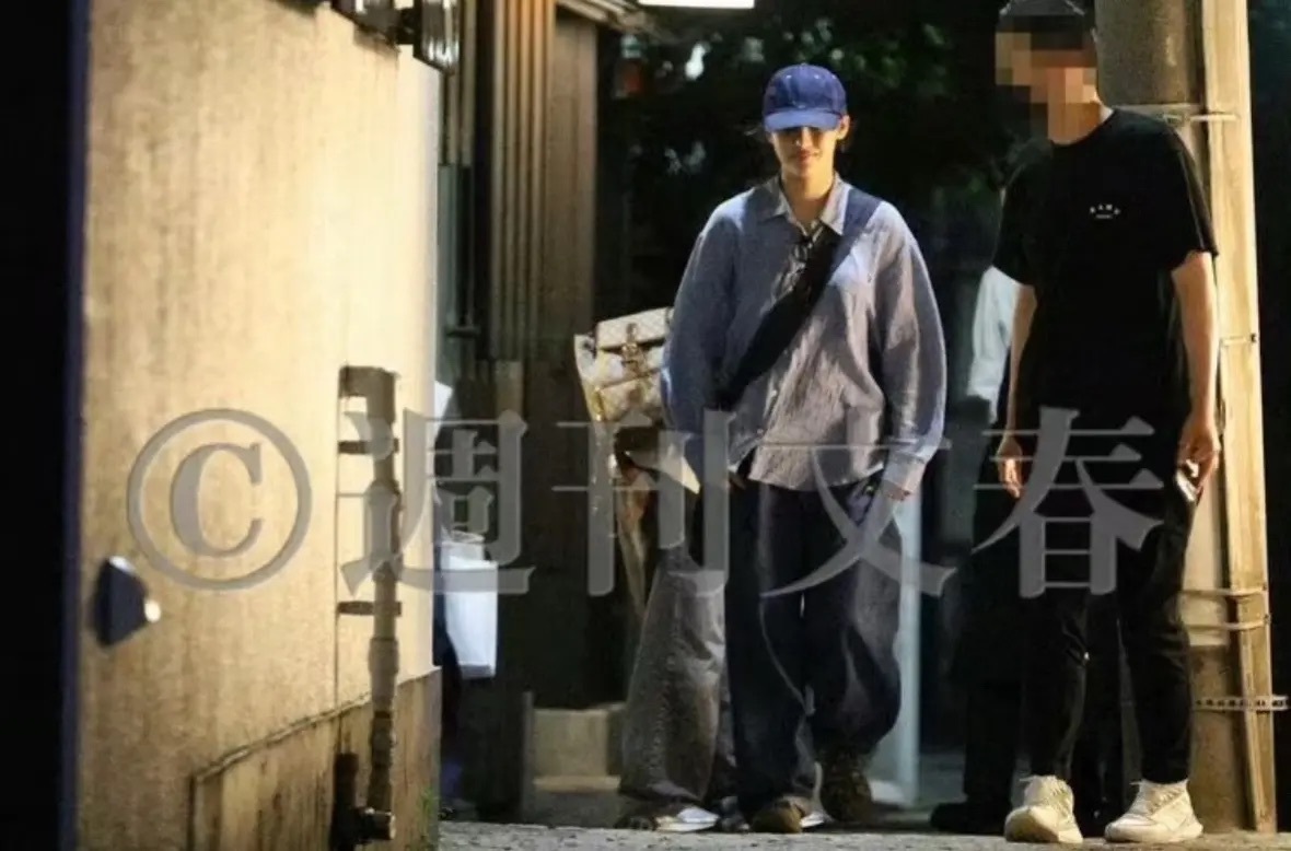 文春镜头下的小鲸鲸真的好有少年感🐳 