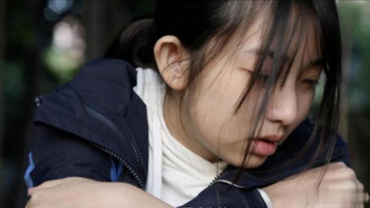 2008年1月8日，海南海口某酒店外。刚刚袭击了一名酒店服务员的三名男子匆匆逃离