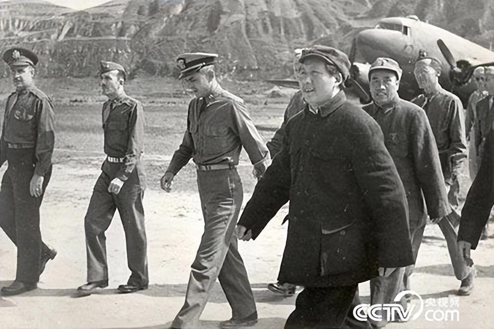 为何毛主席下令保护蒋氏故居，老蒋却三次派人掘毛家祖坟？

1949年5月，解放军