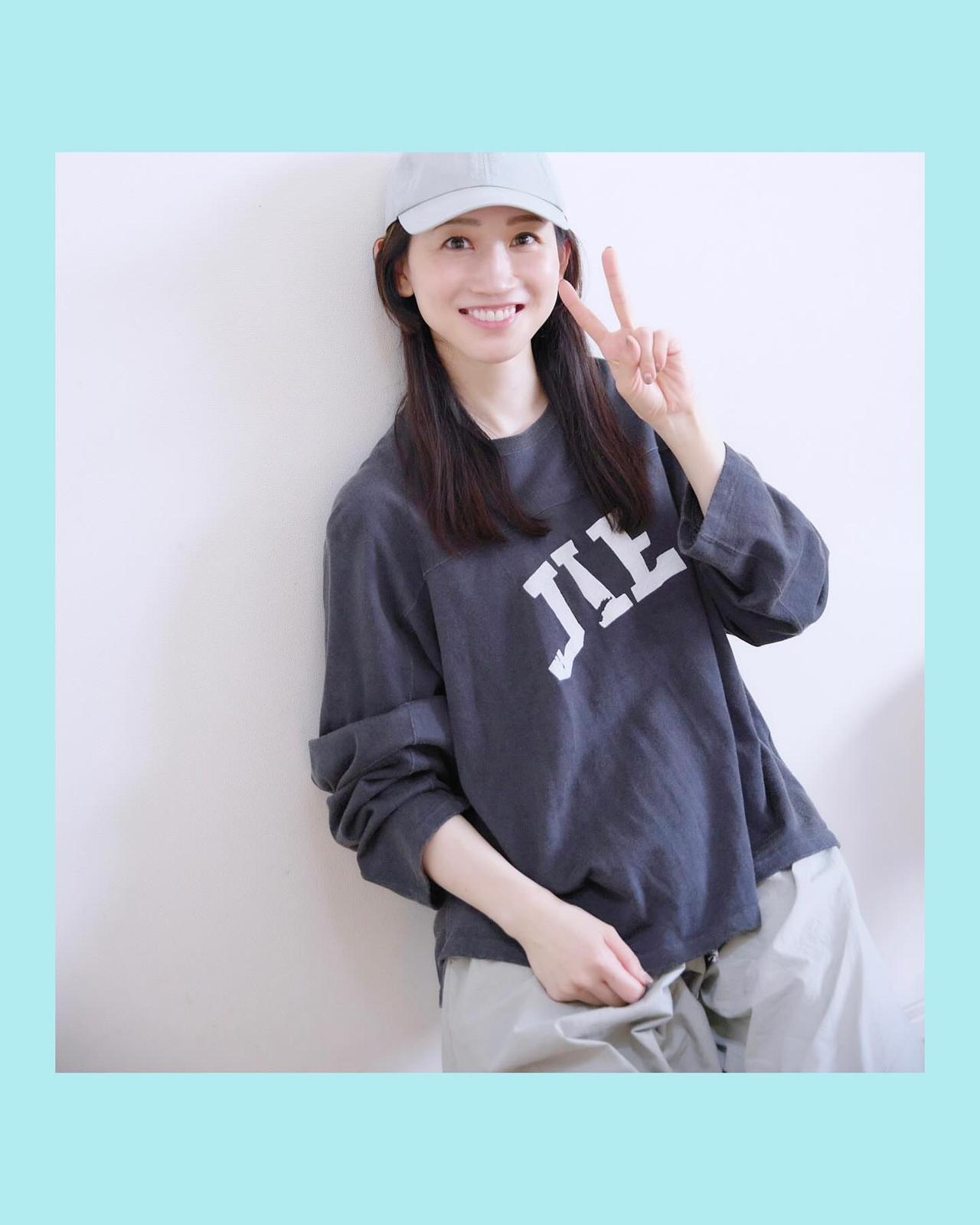“碧玉杯中酒，清光照玉颜。”这两句诗让我想到了古人饮酒时的那种雅兴。酒在古代文化