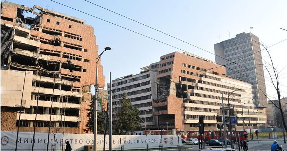 塞尔维亚允许拆除 1999 年被北约炸毁的南斯拉夫军队总参谋部大楼，为特朗普的女