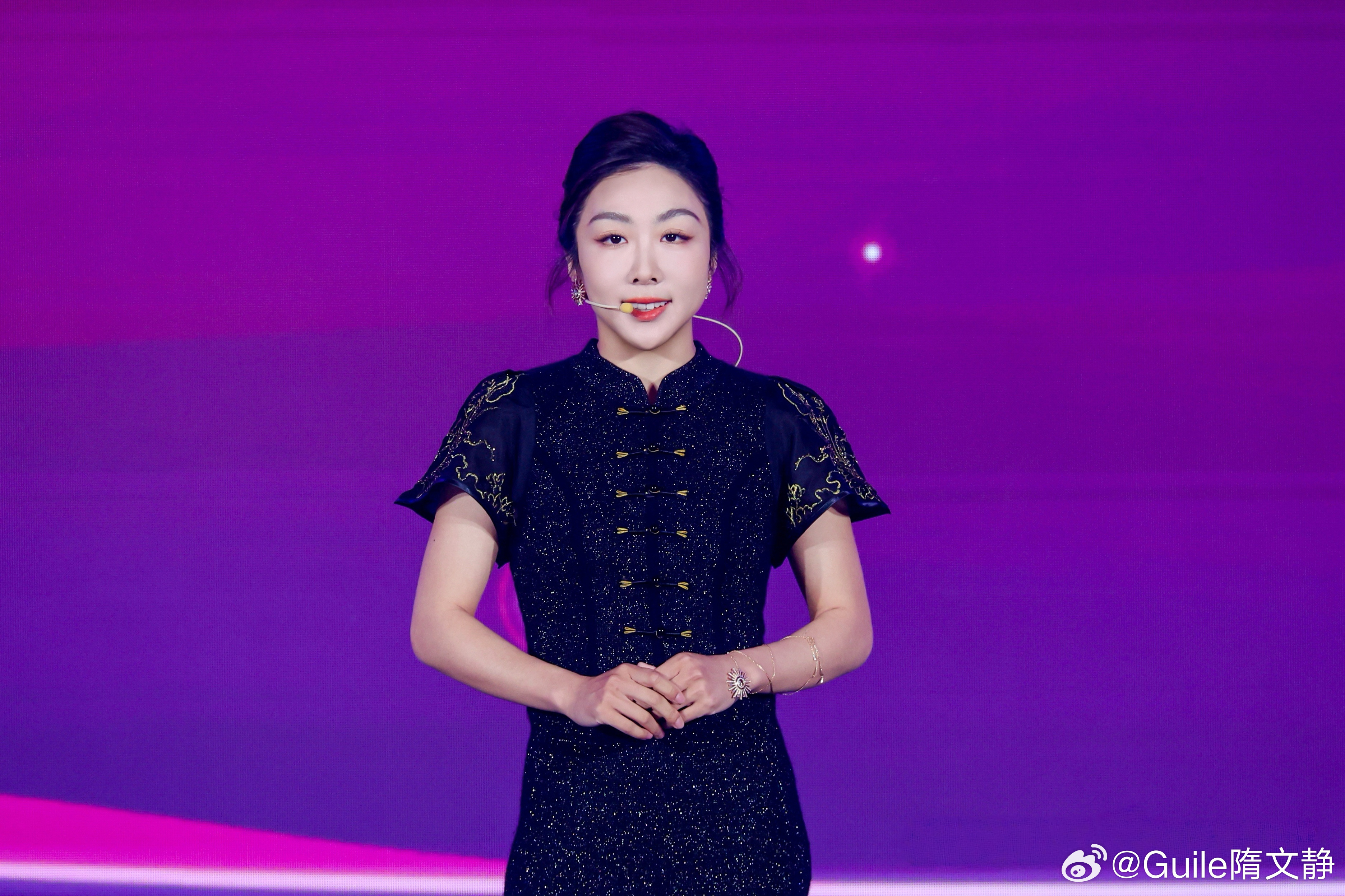 #隋文静在线找加油女孩# 发博回应获得年度闪耀人物奖项：感谢大杨扬姐给我颁发的“