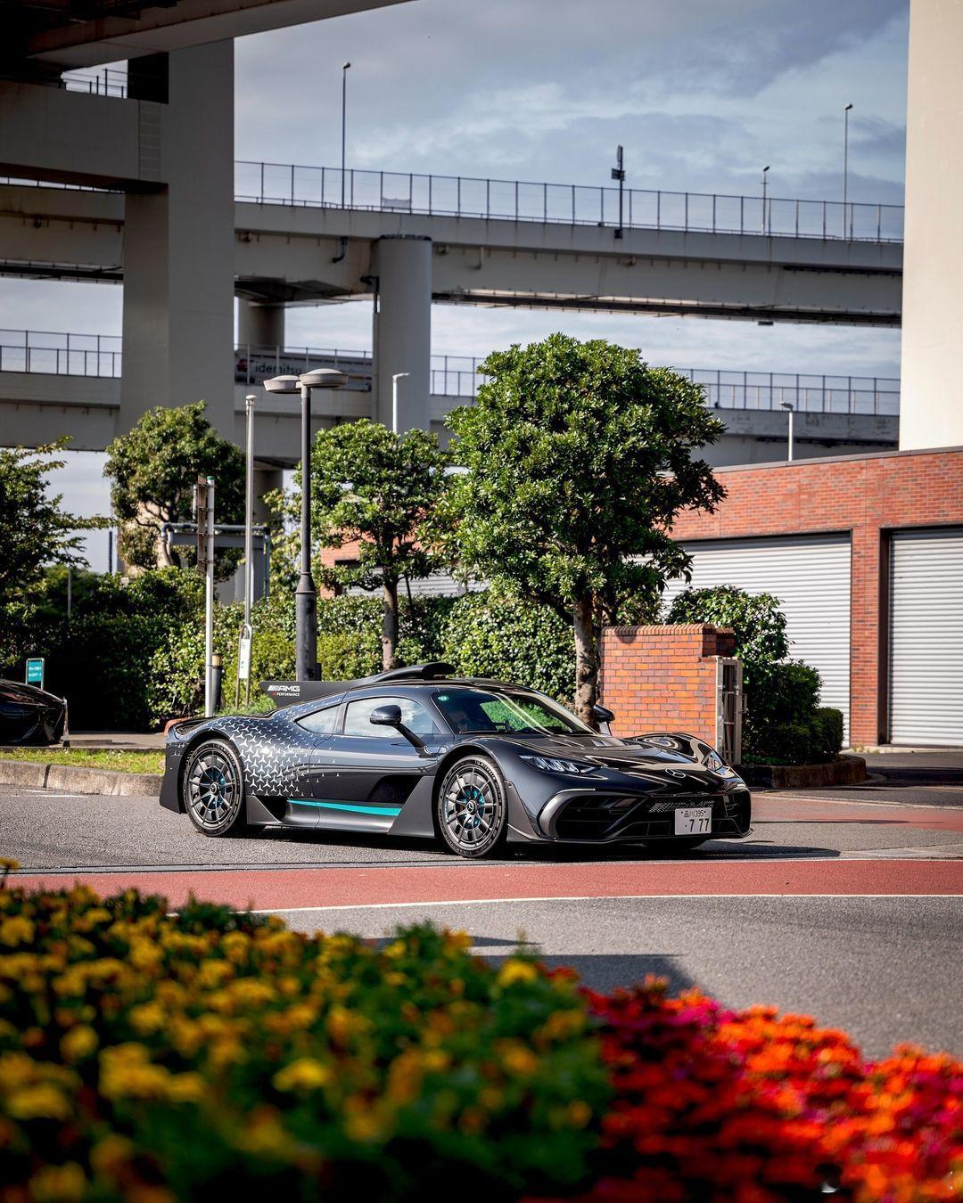#型车街拍# 大黑PA今天来了一位稀客：AMG ONE。我感觉奔驰做hyperc