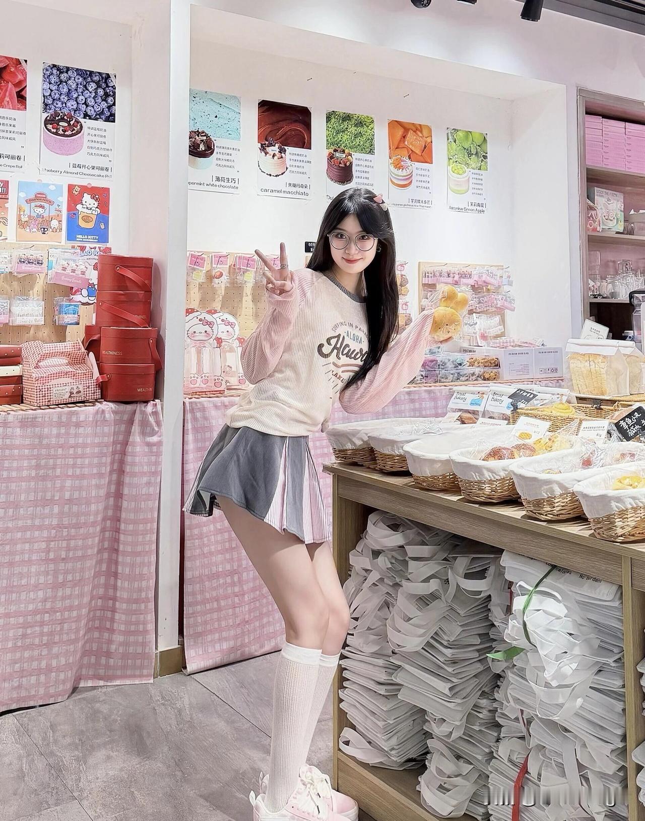 元气少女与Hello Kitty的甜蜜邂逅💖