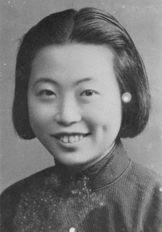 一位被周总理派往蒋介石身边的女特工潜伏了十四年，临终时为何高喊自己身份暴露了？