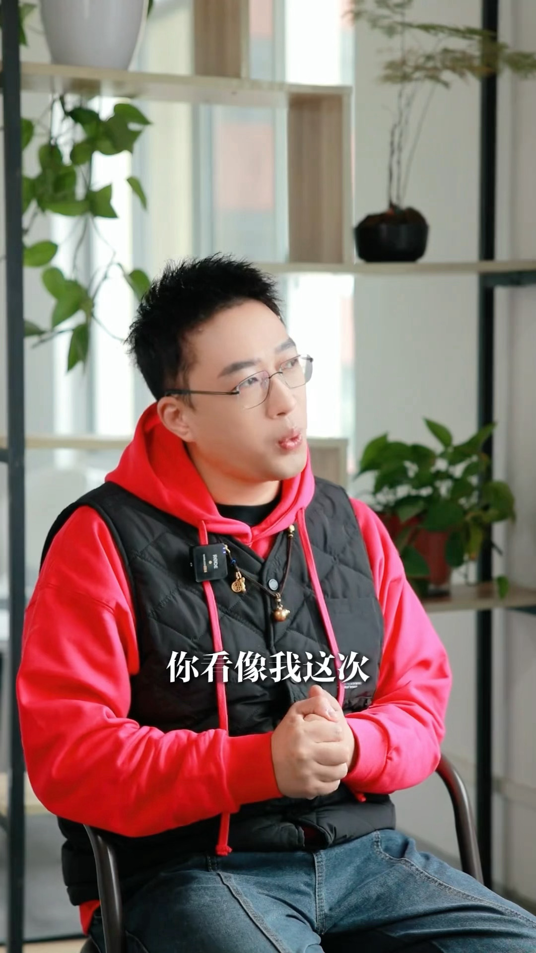 视频这是小猫被夸现场：“少年气很强的男生”“他身上有一股不服输的劲儿”“有一种现