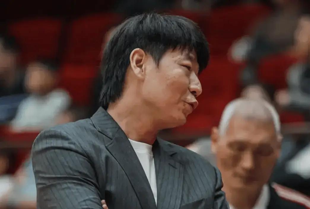 CBA季后赛首轮打完，有个结果看得人心里挺复杂，四场决胜战里，外教带的球队全赢了