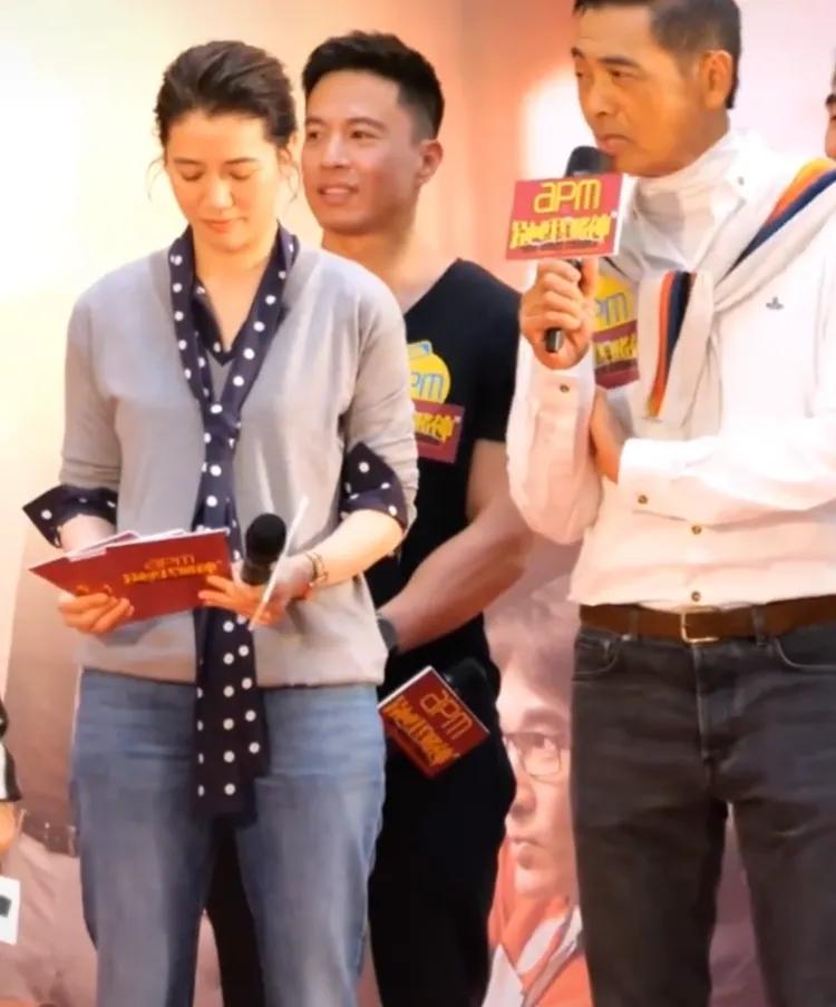 袁咏仪穿衣服很得体，不漏胸不露背[赞][赞]袁永仪还可以逮盘！看这个体格就有欲望