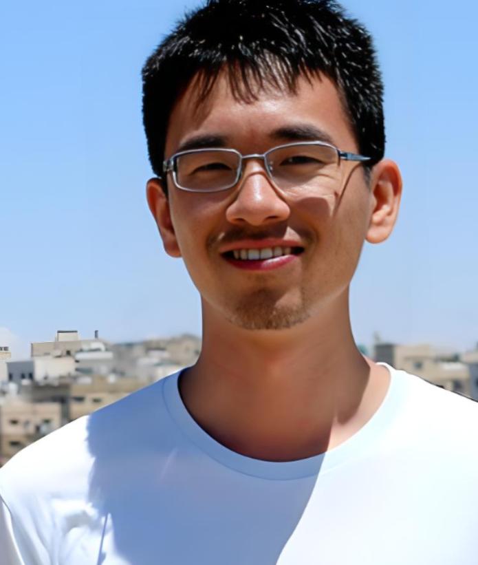 一个杭州少年，在埃及开罗的国际赛场上，用一行行代码击败了来自78个国家的近300