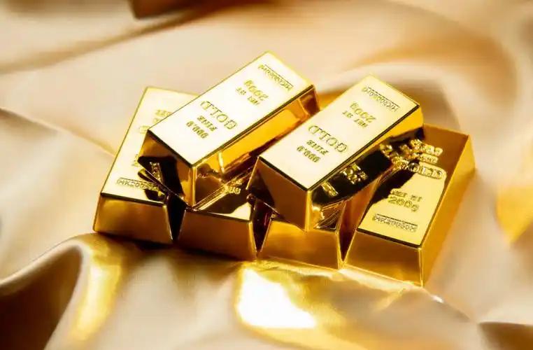 美国在2026年8月将包括山东黄金在内的三家中国黄金矿企列入实体清单后，伦敦金银