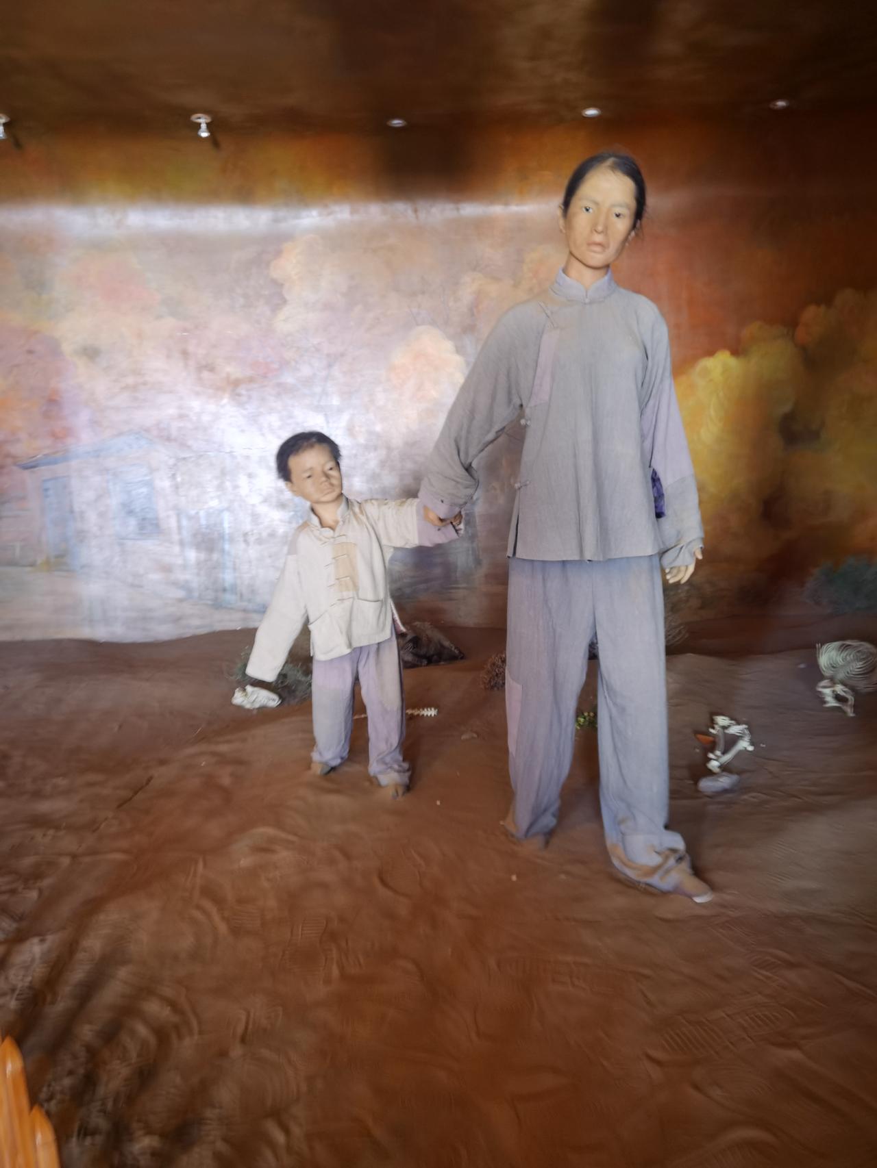 随迁老人带娃被指责
早晨去广场晒太阳，认识一些随迁带娃的老人，聊了聊才知道，所谓