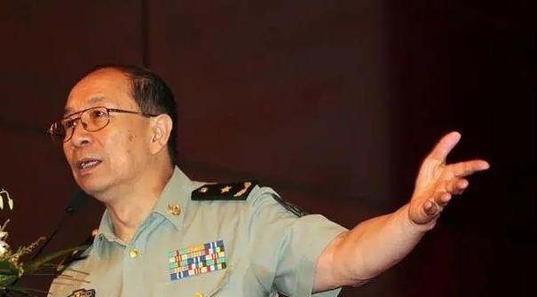 “你们中国人不守信用，白纸黑字签了永久割让香港，如今却要收回！”2000年，英国