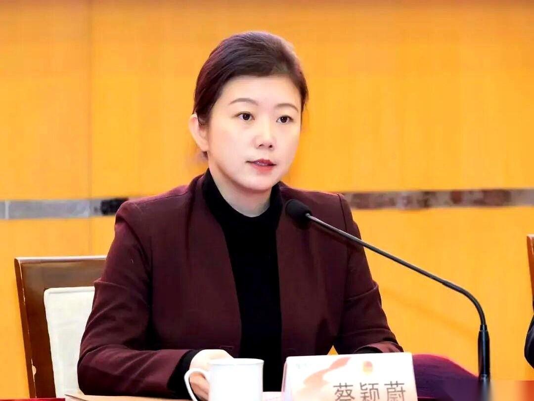 82年的，女博士，扬州大学党委副书记。
就这几个关键词，往我眼前一摆，我脑子里嗡