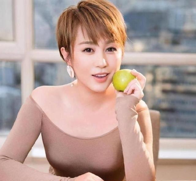 43岁马丽近况被曝光，嫁小11岁许文赫生下儿子，如今再迎来让人开心的好消息！！ 