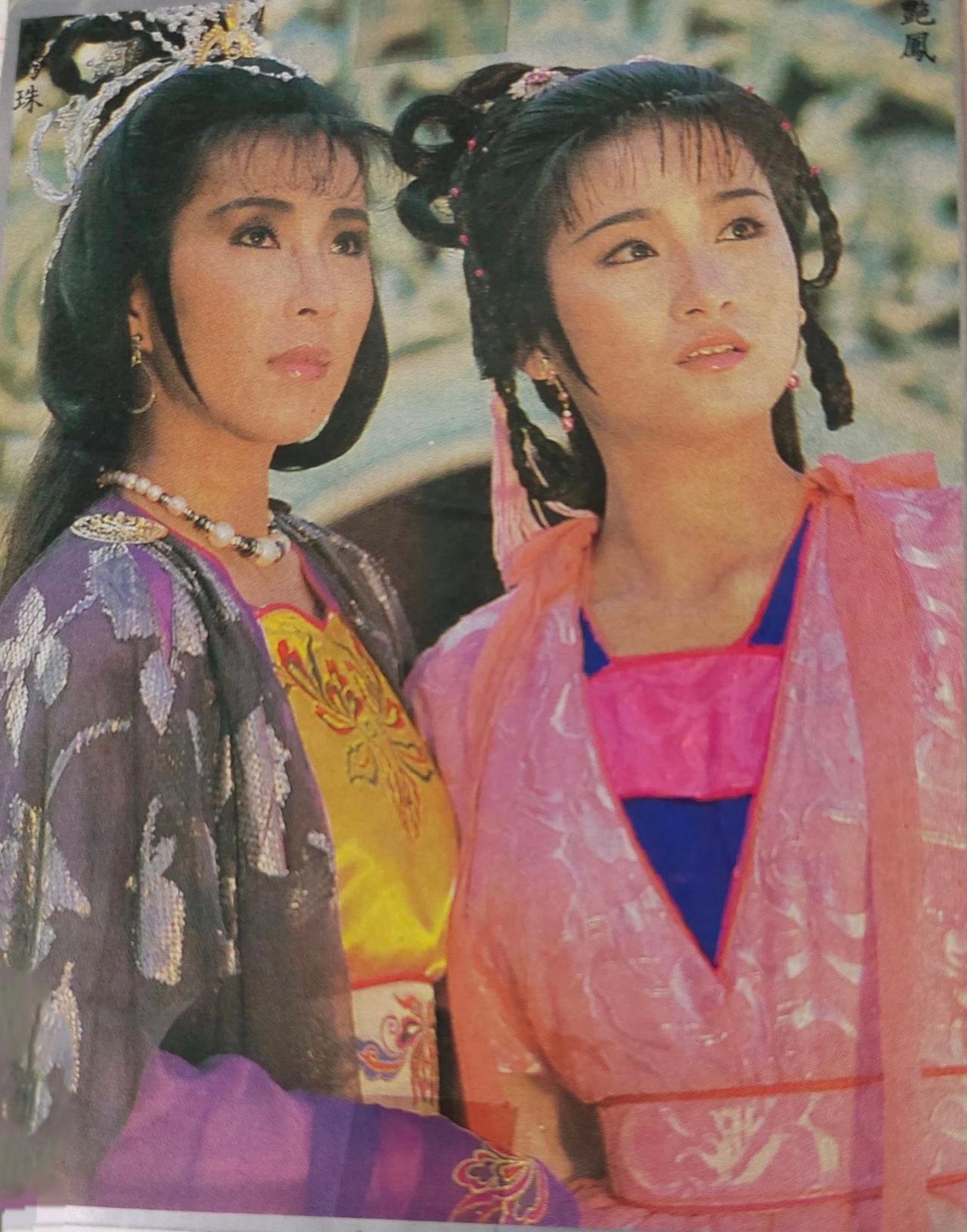 陈秀珠的古装扮相已经够美了，但是，和站在一起的郑艳凤一比较，就差多了，郑艳凤是电