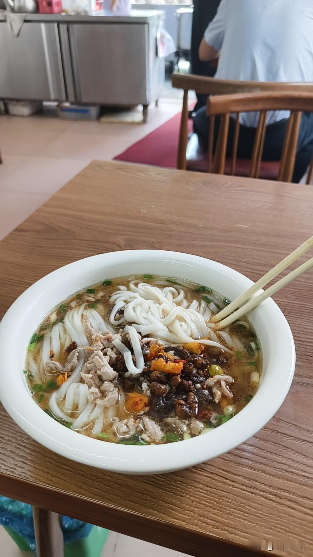 8月26日，我一早开车回了一趟老家，到达时还只8点半左右，吃到了早餐。
主要任务